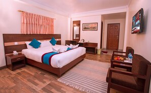 ห้องดีลักซ์ดับเบิล, เตียงคิงไซส์ 1 เตียง | เตียงเมมโมรีโฟม, โต๊ะทำงาน, ห้องเก็บเสียง, เตารีด/โต๊ะรีดผ้า