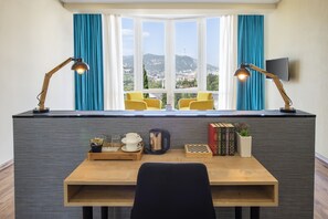 Suite júnior, 1 dormitori, hipoal·lergogen | 1 dormitori, roba de llit hipoal·lergògena i minibar 