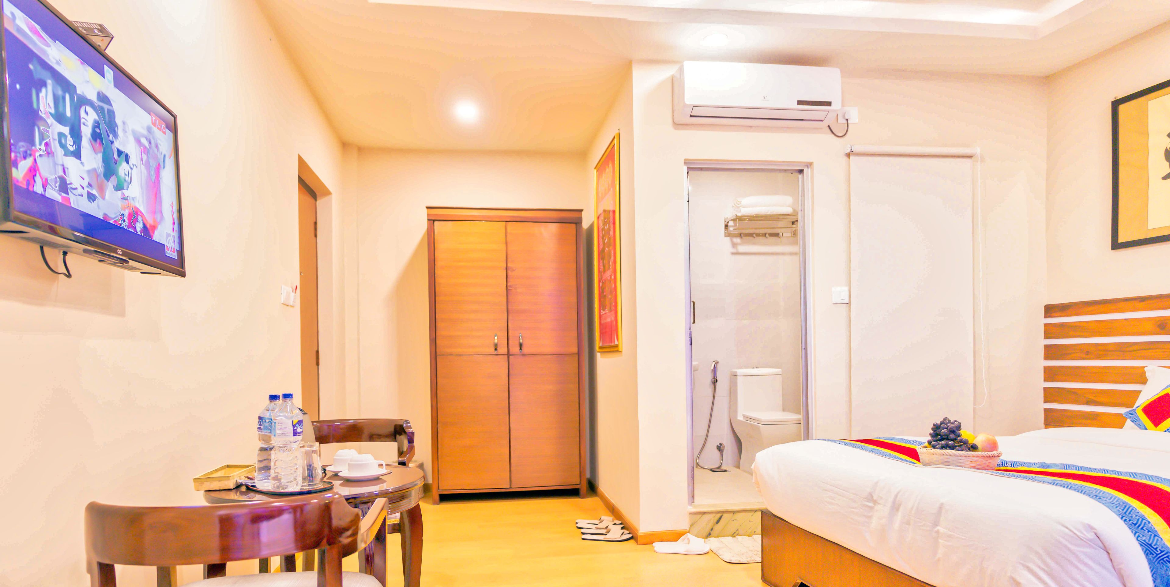 family room, garden view | memory-foam beds, in-room safe, individually decorated