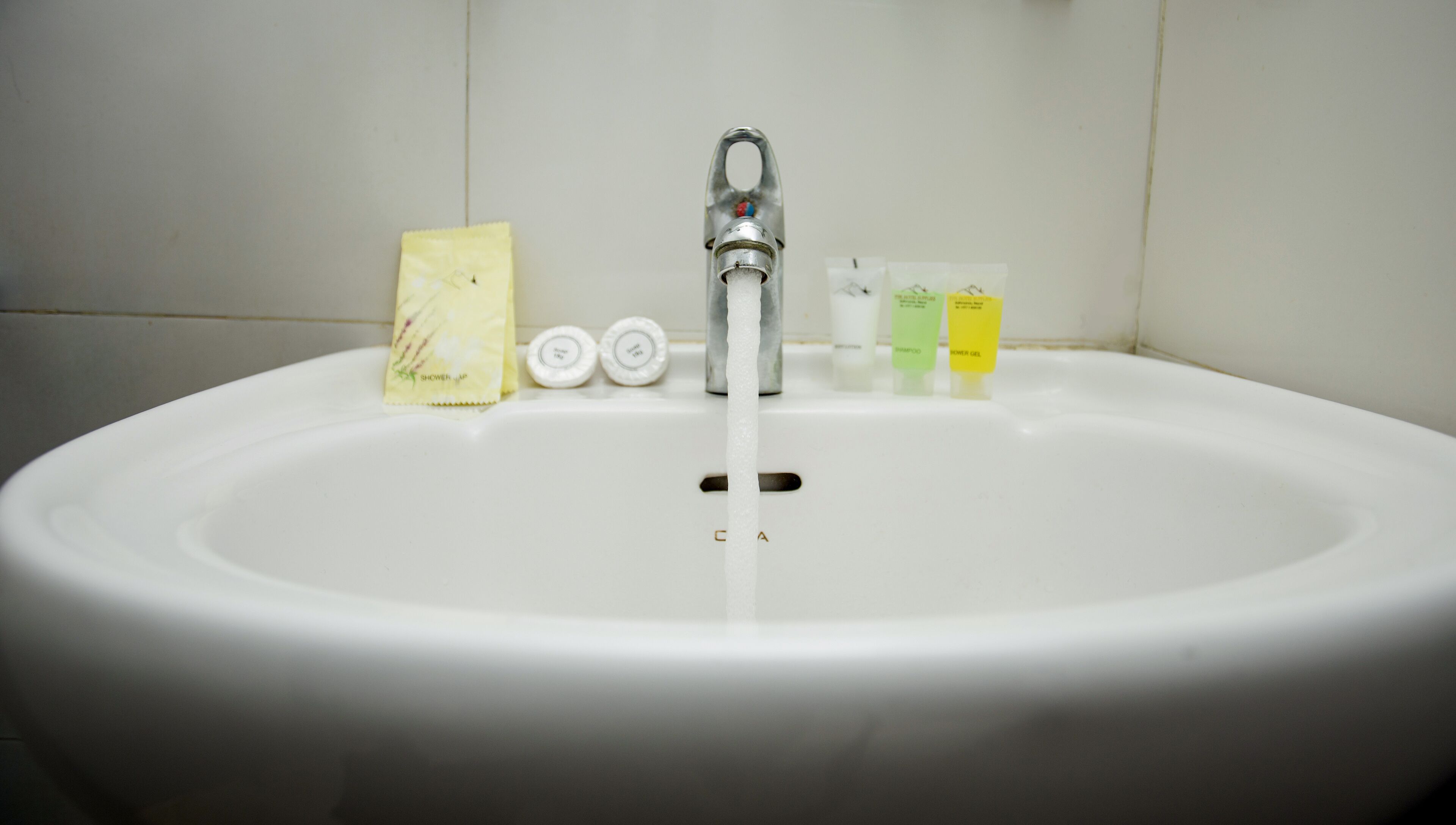 shower, rainfall showerhead, free toiletries, hair dryer