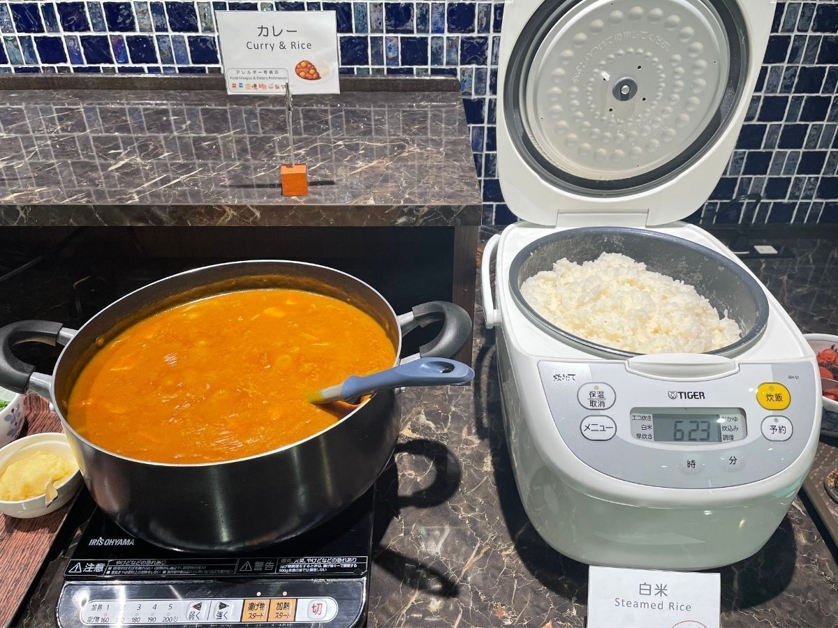 daily buffet breakfast (jpy 500 per person)