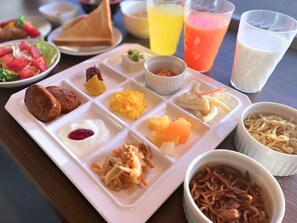 Daily buffet breakfast (JPY 500 per person)