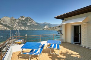 华丽双人房或双床房 | 记忆海绵床垫、迷你吧、客房内保险箱、隔音