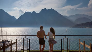 Dobbelt- eller tomannsrom – premium | Memory foam-senger, minibar, safe på rommet og lydisolert