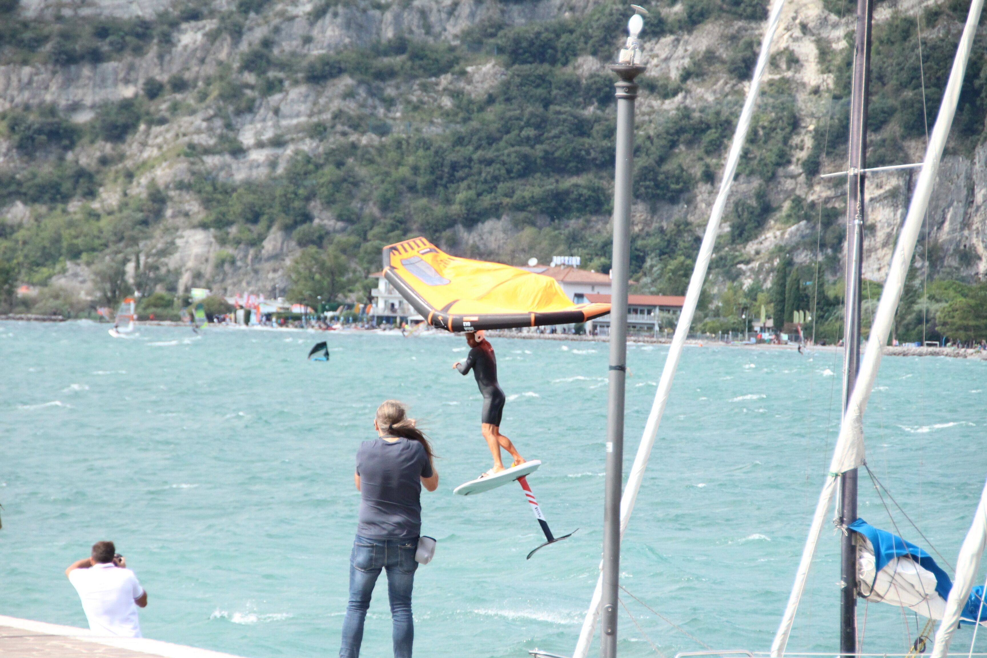 Surfing/bodyboarding