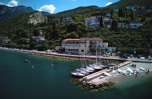 Front of property - Hotel Paradiso (Nago-Torbole)