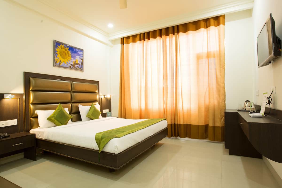 Deluxe Double Room | Desk, rollaway beds, free WiFi