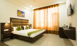 Desk, rollaway beds, free WiFi - Treebo Dee Intercontinental Amritsar (Amritsar)