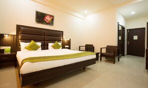 Desk, rollaway beds, free WiFi