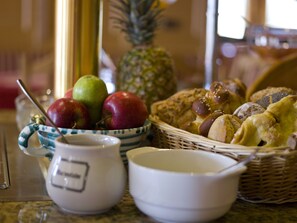 Desayuno buffet todos los días (EUR 18 por persona) 