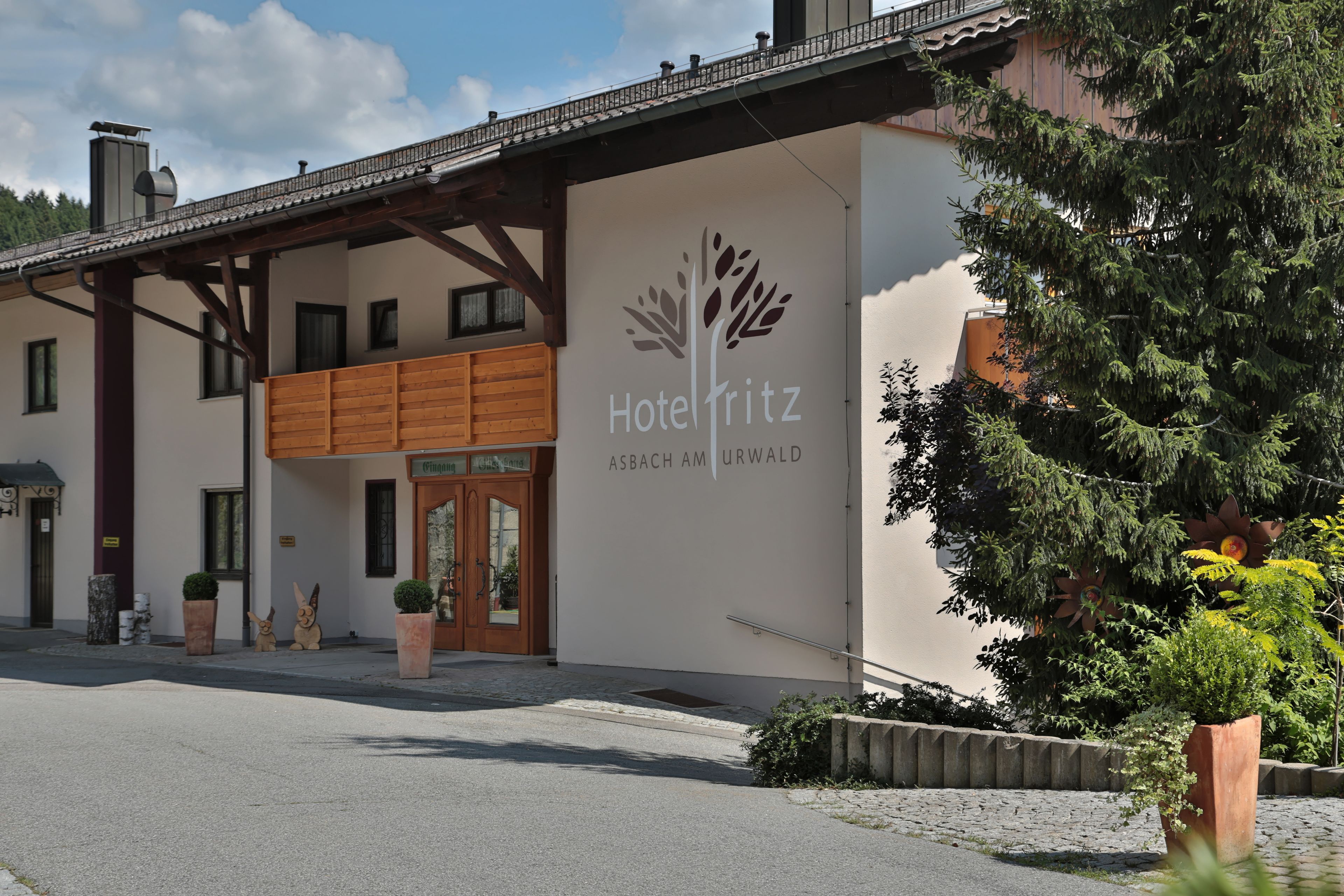 A modern building with a sign reading "Hotel Fritz" and "Asbach am Harz".