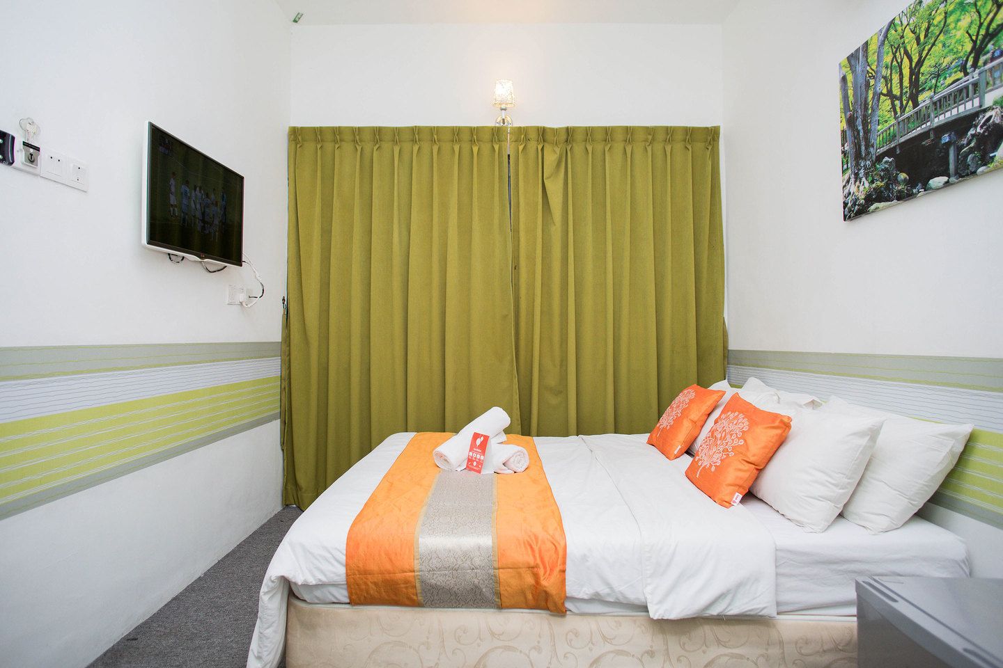 Double Room - Breakfast for 1 | Iron/ironing board, free WiFi
