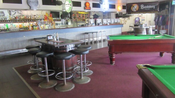 A bar area with a pool table, stools, and a bar counter with various bottles. - Dampier Mermaid Hotel Karratha (Dampier)