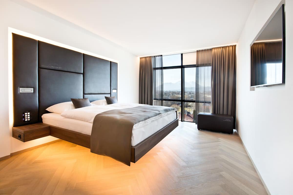 Deluxe-Doppelzimmer | Allergikerbettwaren, Minibar, Zimmersafe, Schreibtisch
