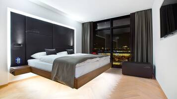 Deluxe Double Room, City View | Hypo-allergenic bedding, minibar, in-room safe, desk