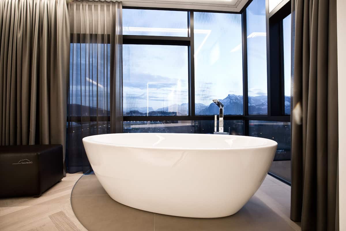 deep-soaking bathtub