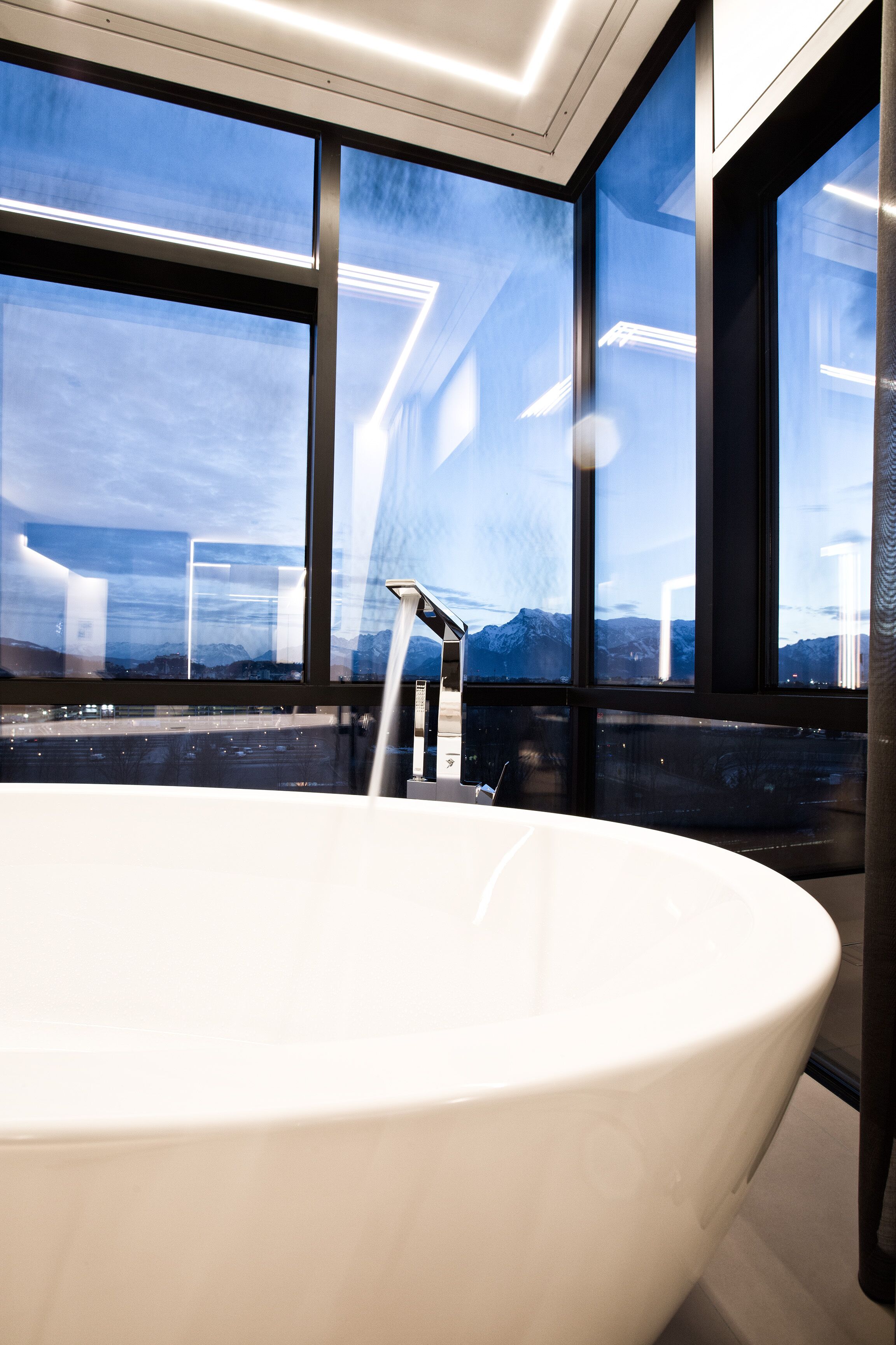 deep-soaking bathtub