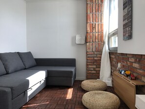 Second Holmes (3 bedrooms) | Living area