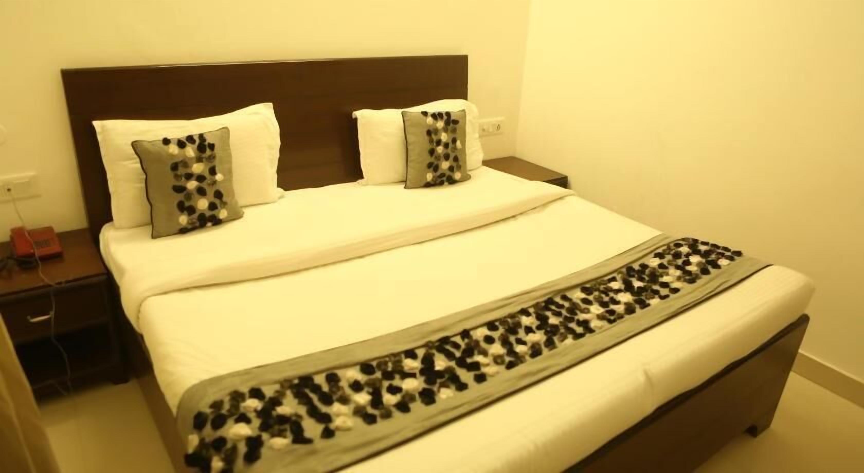 Desk, blackout curtains, rollaway beds, free WiFi