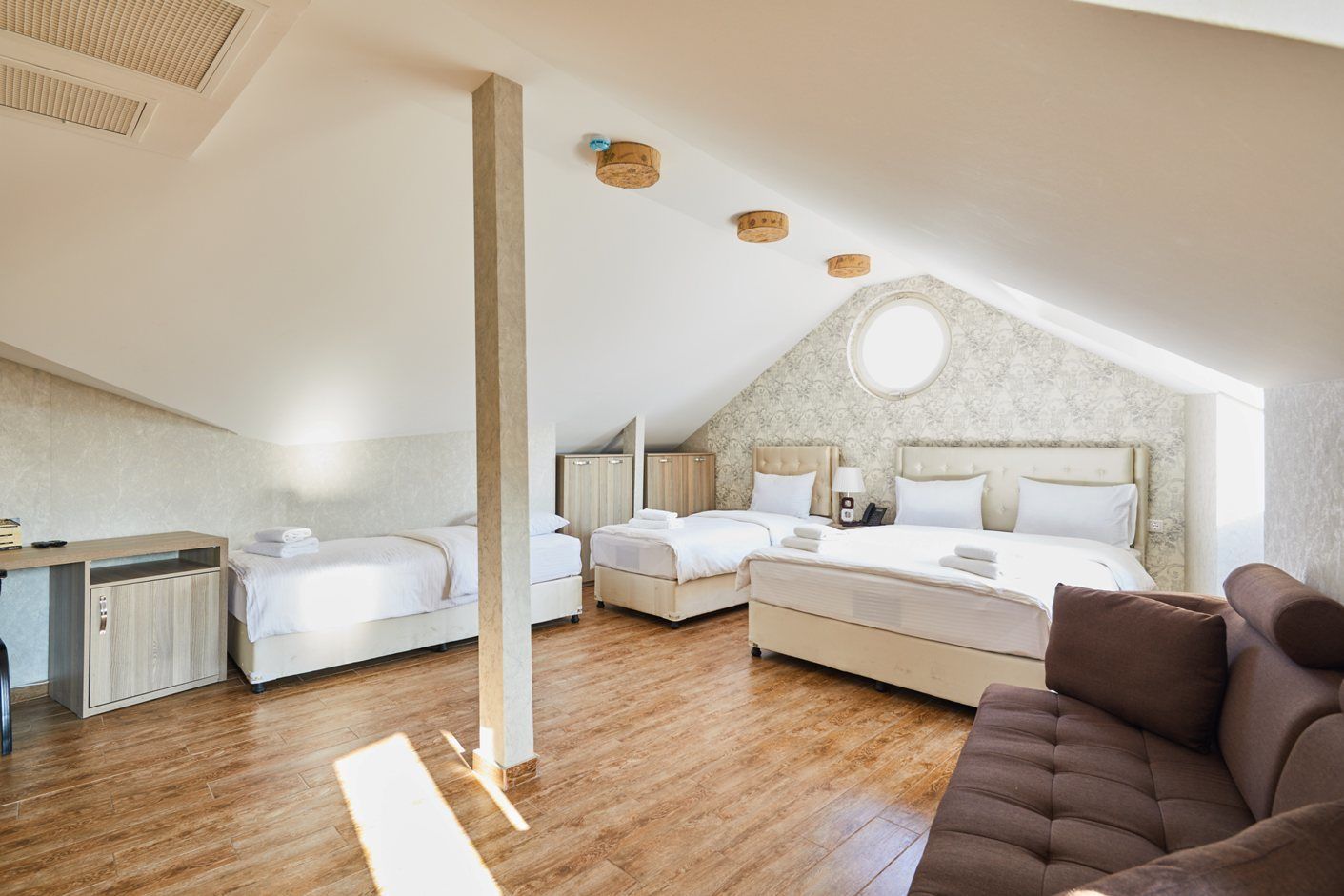 family room | hypo-allergenic bedding, minibar, in-room safe, desk