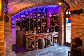 Bar (on property) - Aivani Hotel (Tbilisi)