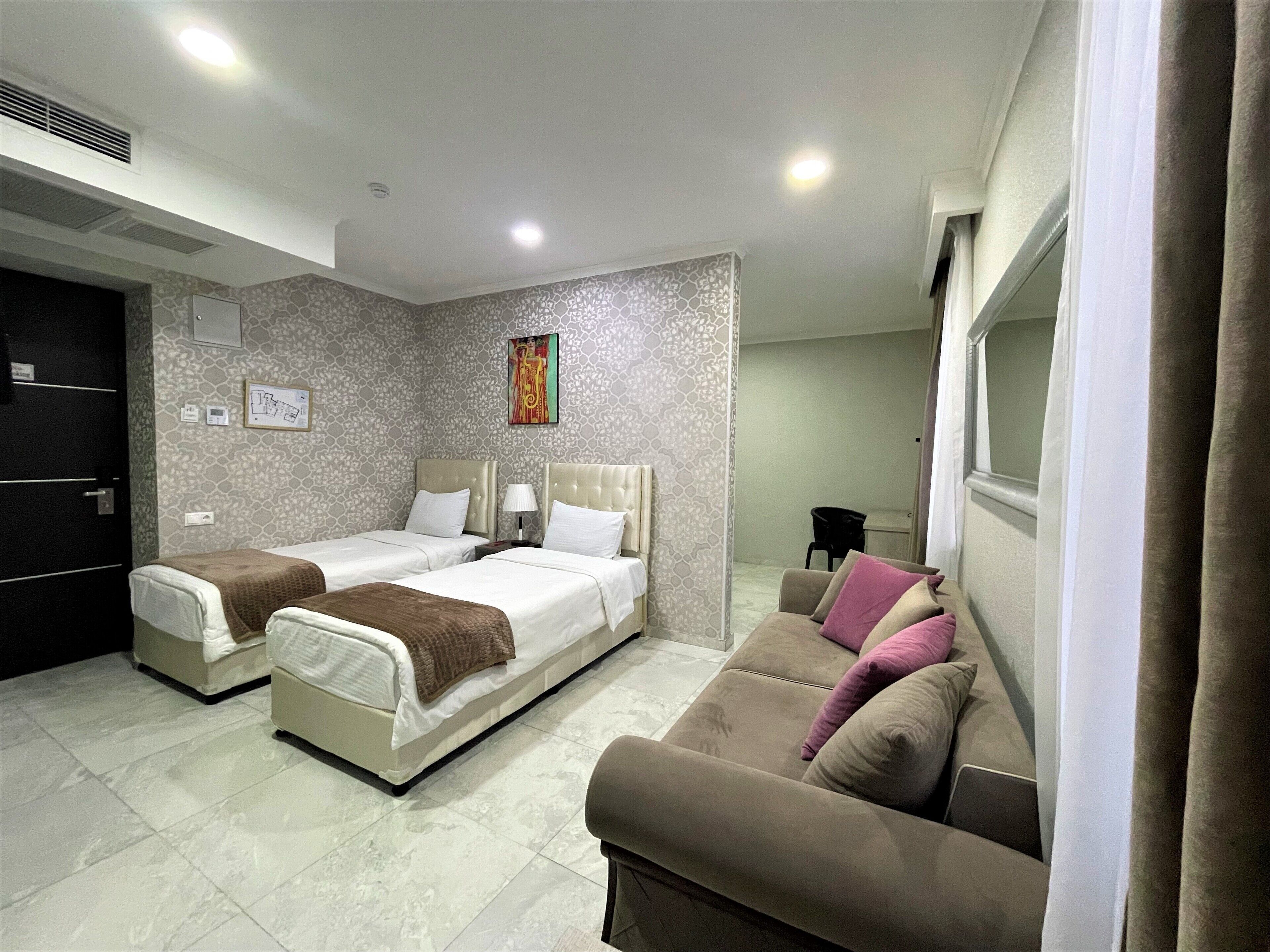 Hypo-allergenic bedding, minibar, in-room safe, desk