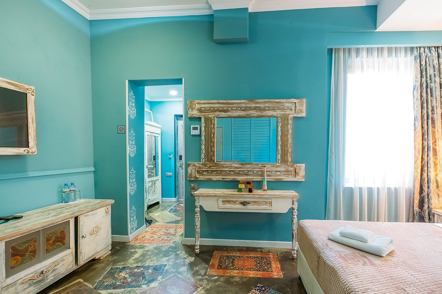 standard double or twin room | hypo-allergenic bedding, minibar, in-room safe, desk