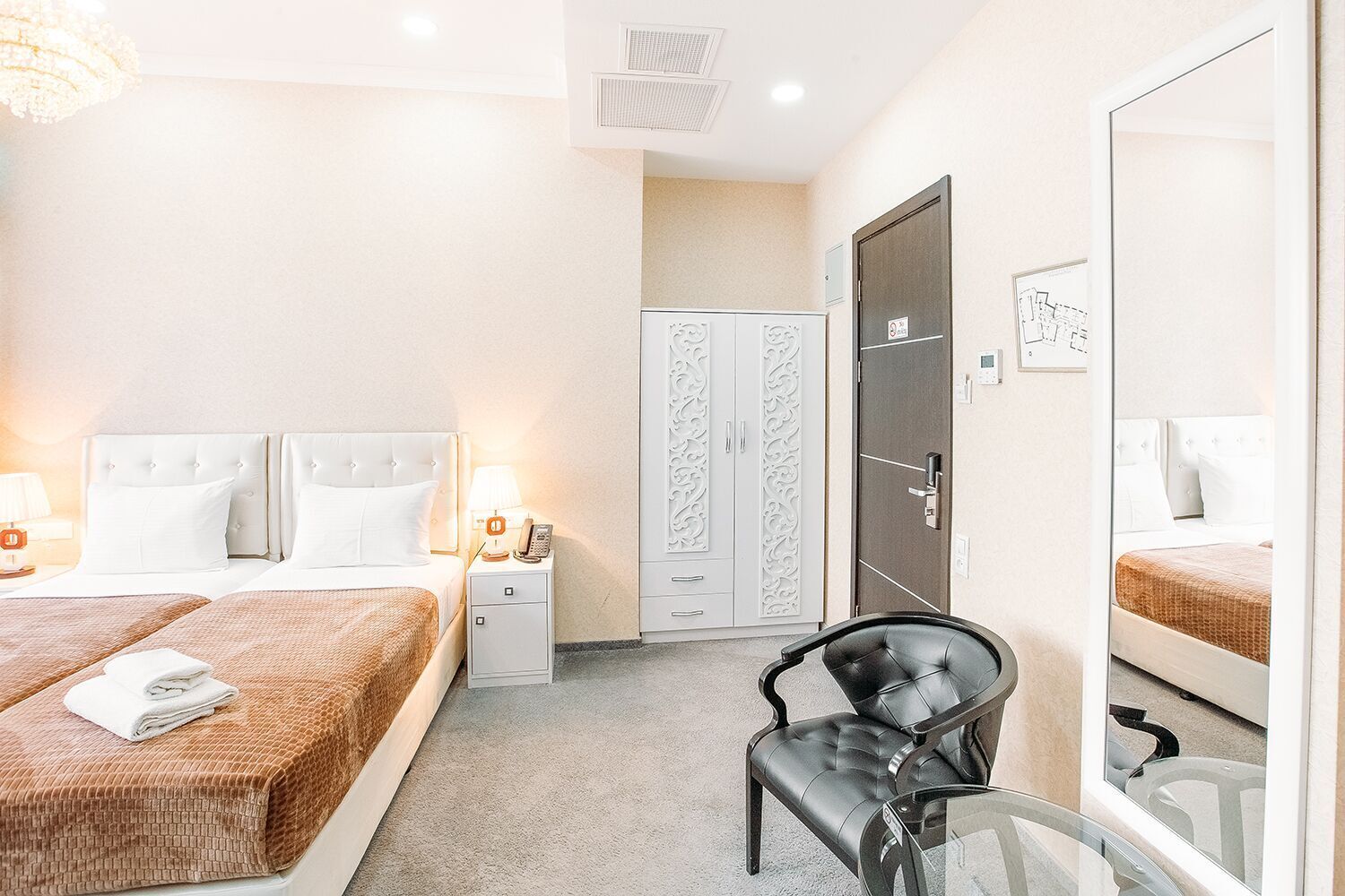 Hypo-allergenic bedding, minibar, in-room safe, desk