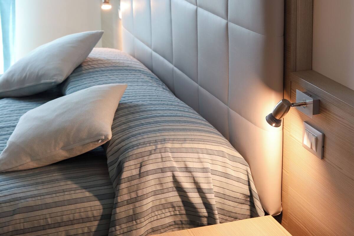 Desk, free cots/infant beds, free WiFi, bed sheets