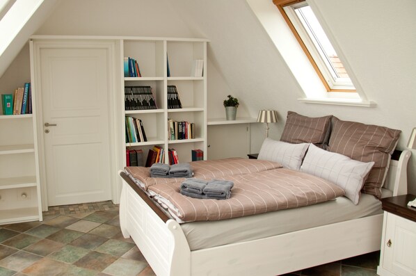 In-room safe, iron/ironing board, free WiFi, bed sheets