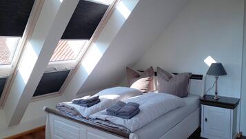 Deluxe Apartment, 2 Bathrooms | 2 bedrooms, in-room safe, free WiFi, bed sheets