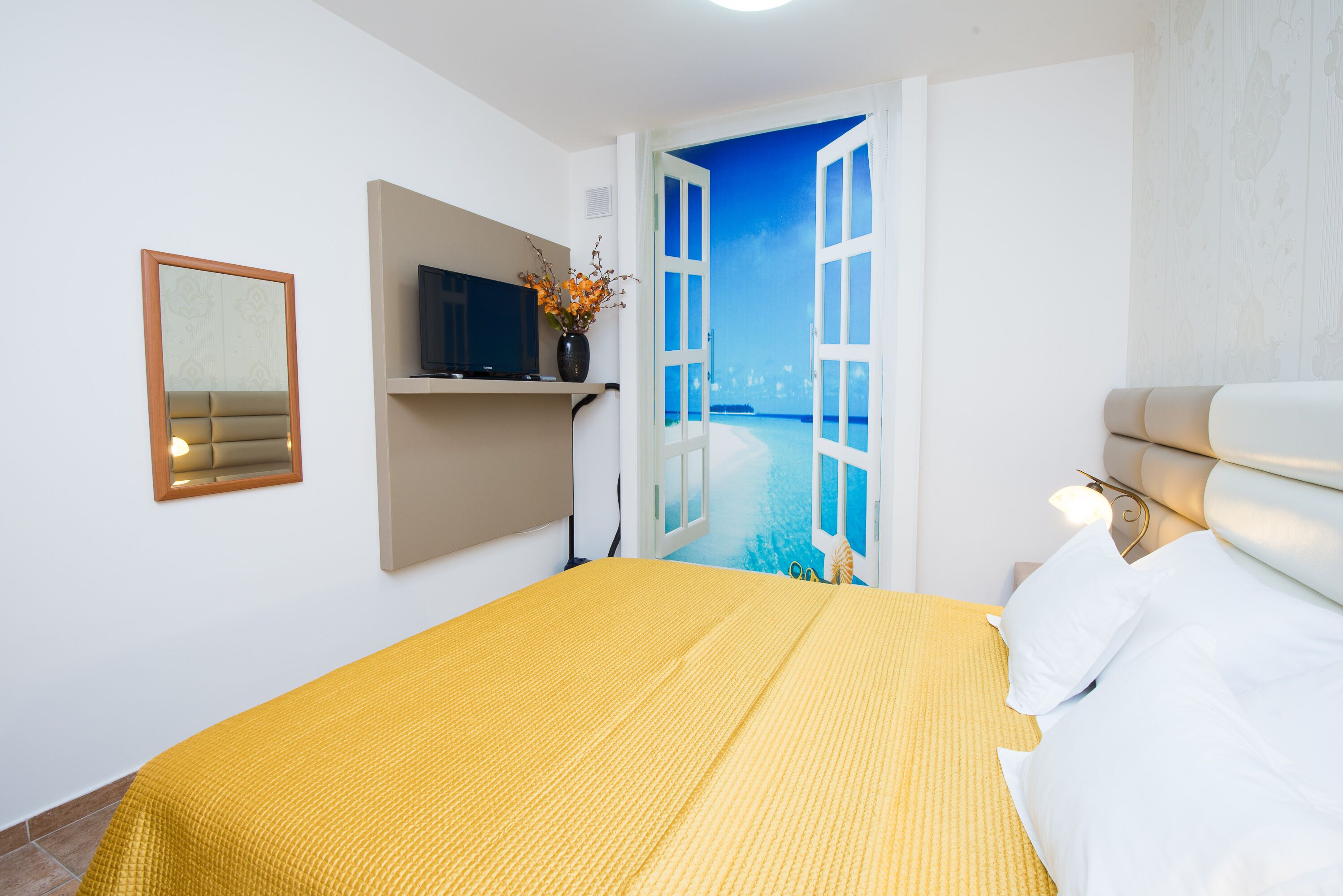 In-room safe, soundproofing, free WiFi