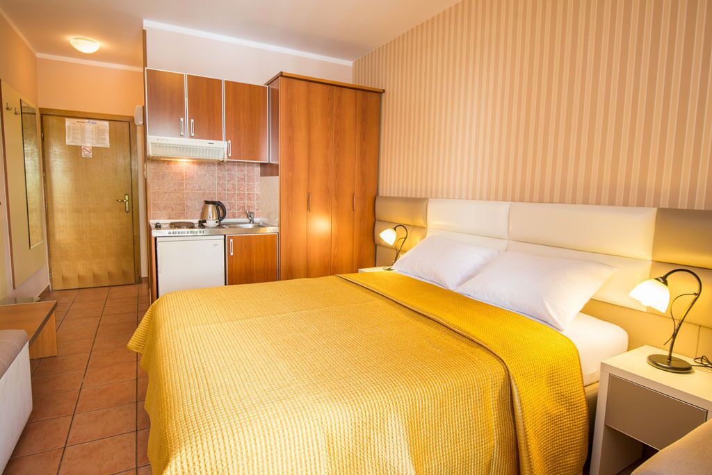 Classic Studio Suite | In-room safe, soundproofing, free WiFi