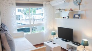 2 Bedrooms Apartment | Wohnbereich | Flachbildfernseher