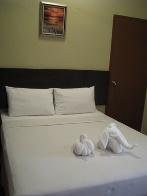 Standard Room, 1 Queen Bed | Desk, iron/ironing board, free WiFi, bed sheets - Mersing Merlin Inn (Mersing)