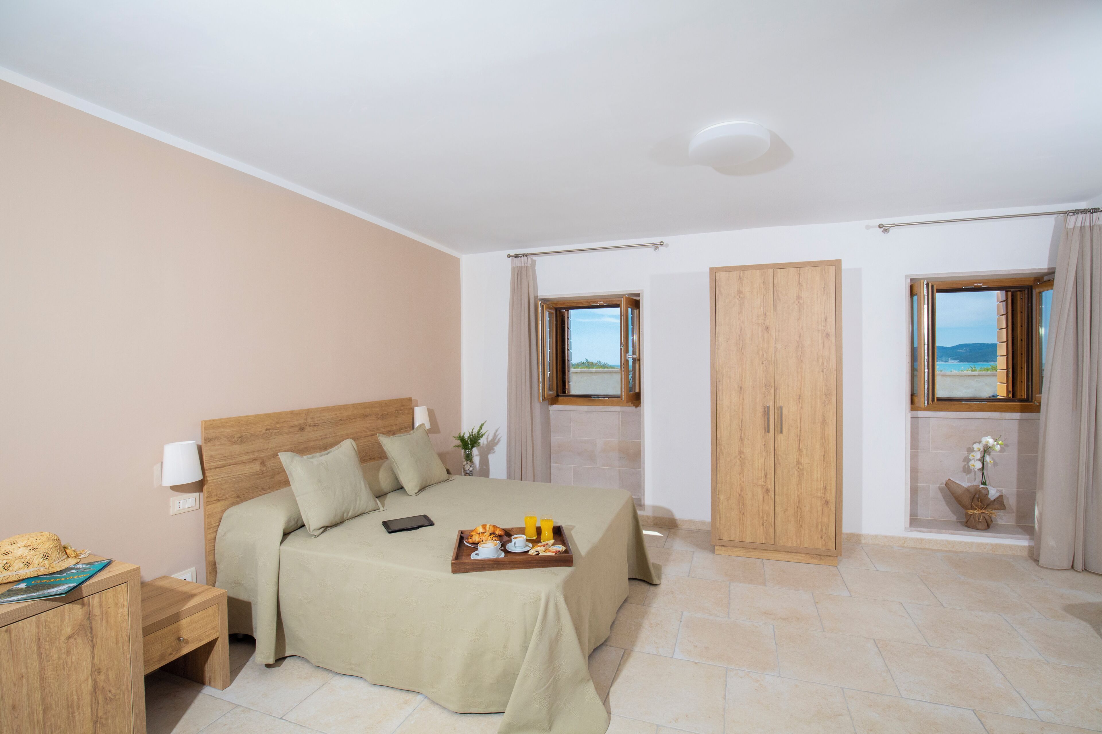 Premium bedding, minibar, individually furnished, desk