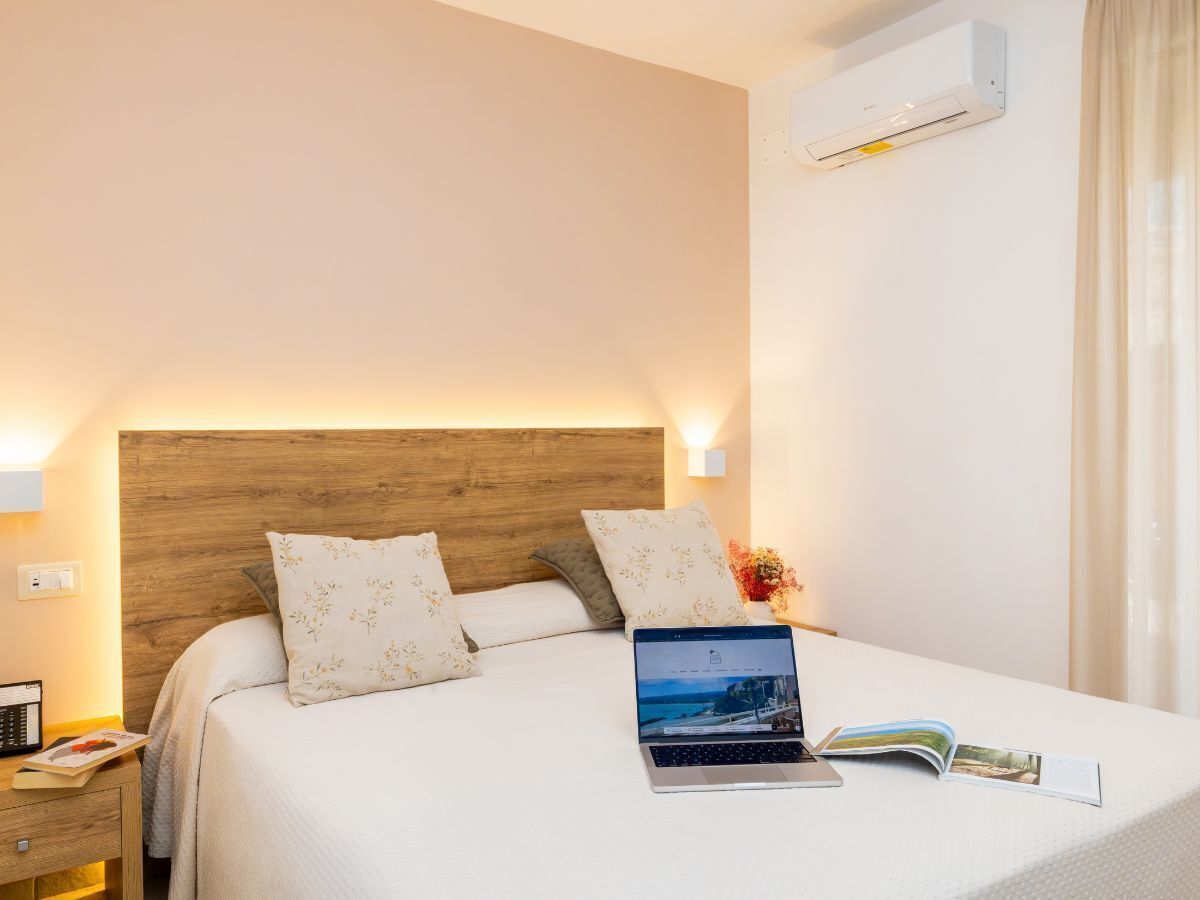 Deluxe Double or Twin Room, 1 Bedroom | Premium bedding, minibar, individually furnished, desk
