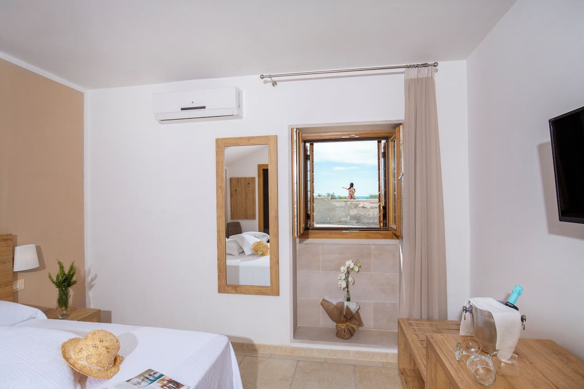 Superior Triple Room | Premium bedding, minibar, individually furnished, desk