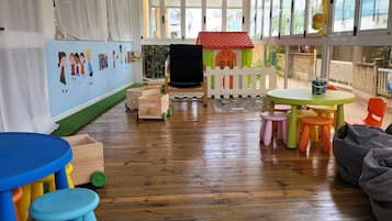 Innen-Kinderspielplatz