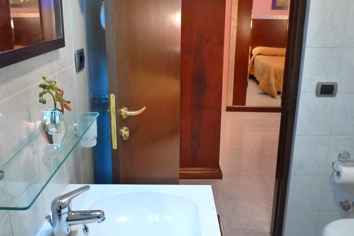 comfort single room, city view | bathroom | shower, free toiletries, hair dryer, bidet