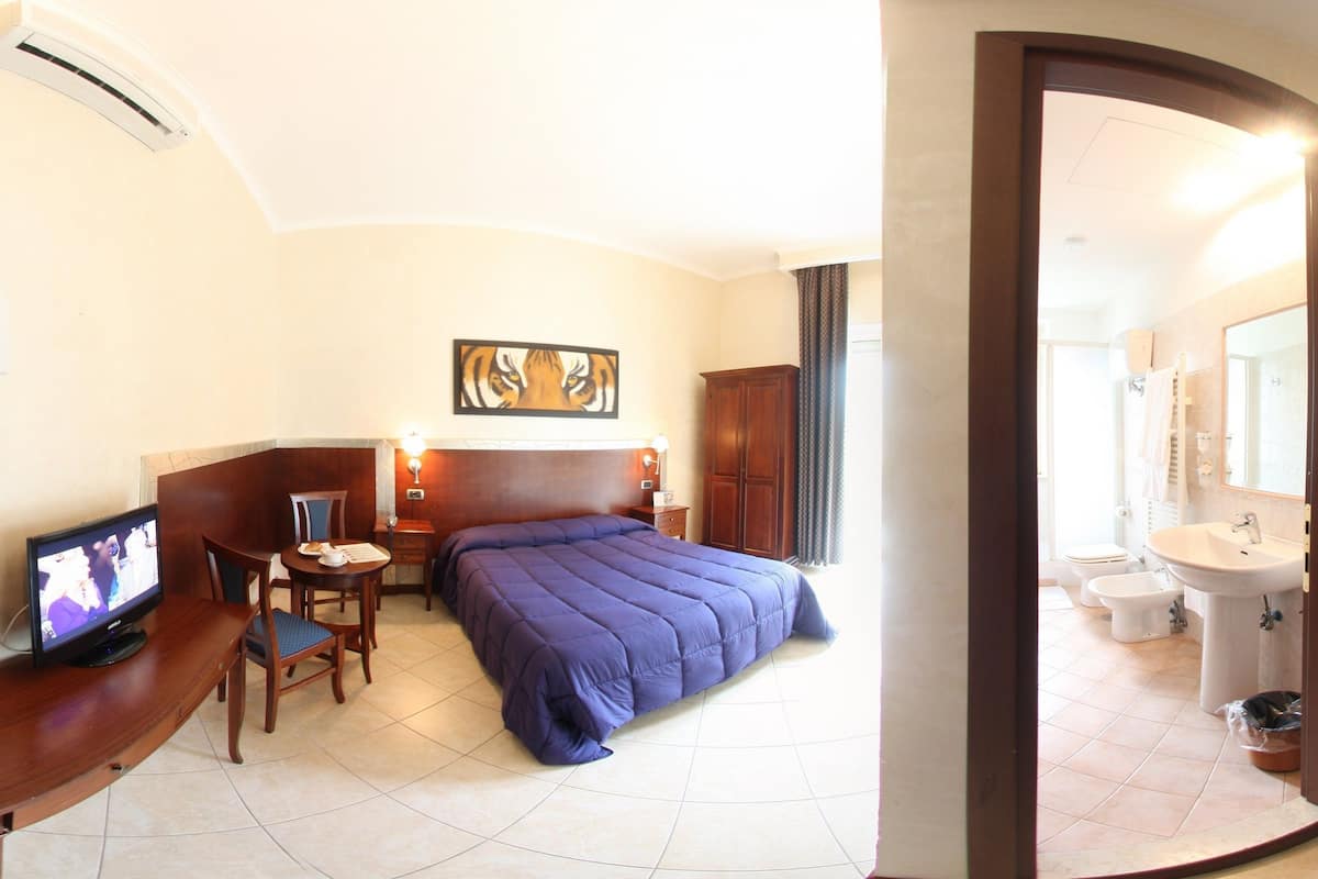 comfort double room, 1 double bed, city view | view from room