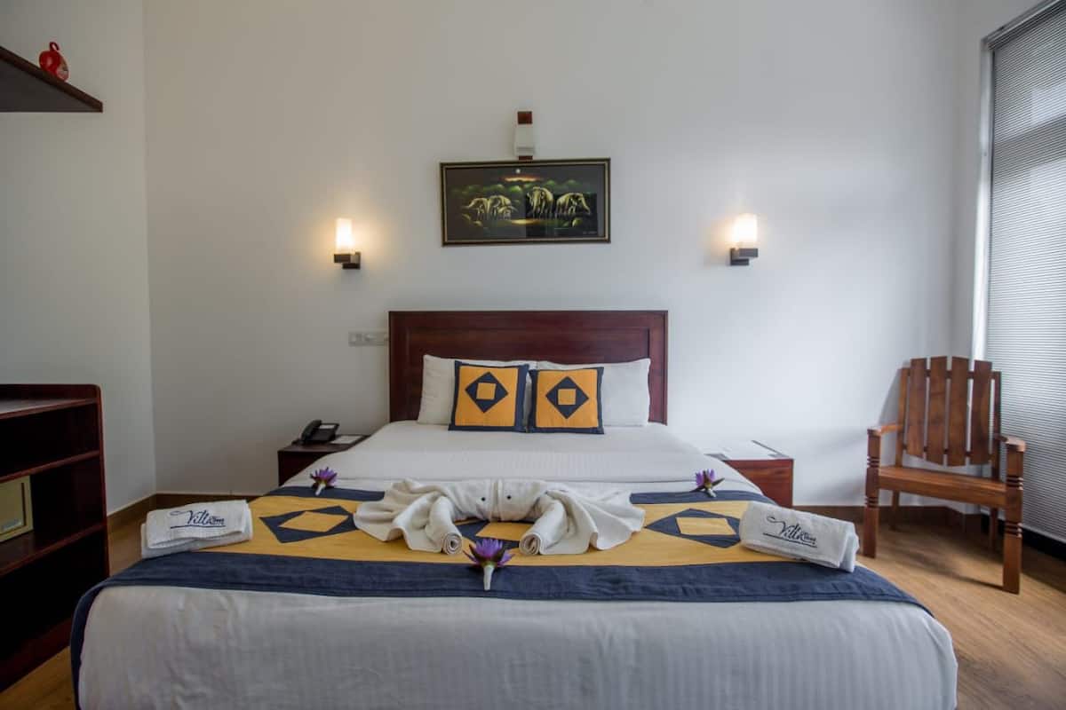 Chambre Double Standard, 1 grand lit, salle de bains privée, vue jardin | Balcon