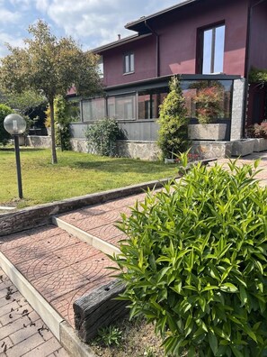 Exterior - Villa Rosy B&B (Paruzzaro)