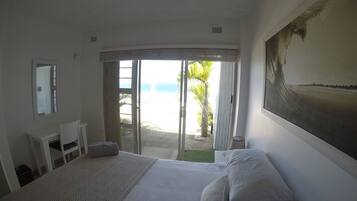 5 bedrooms, iron/ironing board, bed sheets