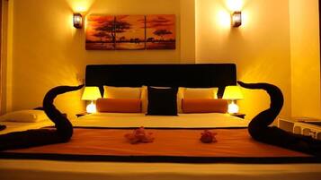 Deluxe Triple Room | In-room safe, desk, soundproofing, iron/ironing board