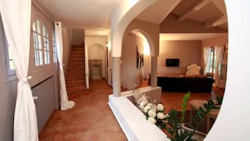 Vila Deluks | Area keluarga | TV layar datar