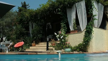 Kolam renang outdoor