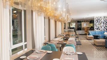 Breakfast, lunch, dinner served; Modern European cuisine