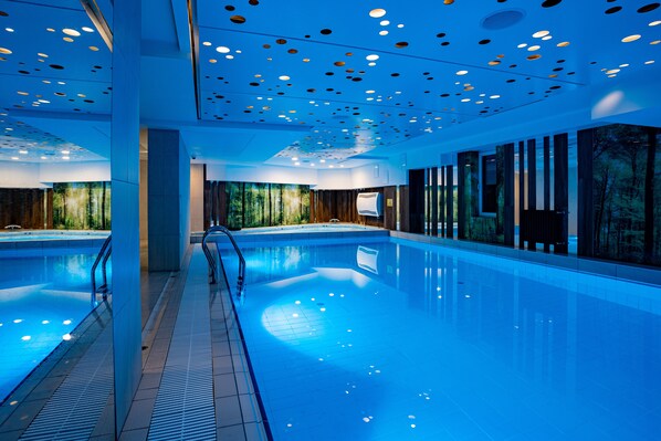 Indoor pool - Ramada Hotel & Suites by Wyndham Novosibirsk Zhukovka (Novosibirsk)