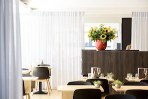 Lunch and dinner served, Belgian cuisine - Hotel Nelson (Knokke-Heist)